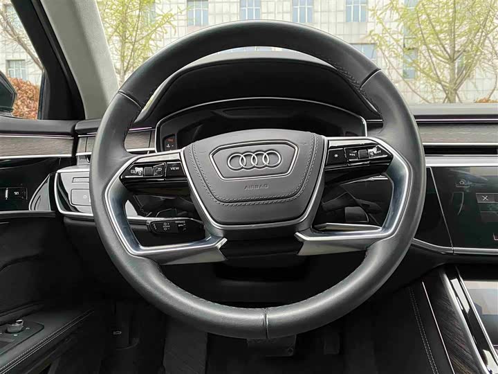 Фото 7 - Audi A8