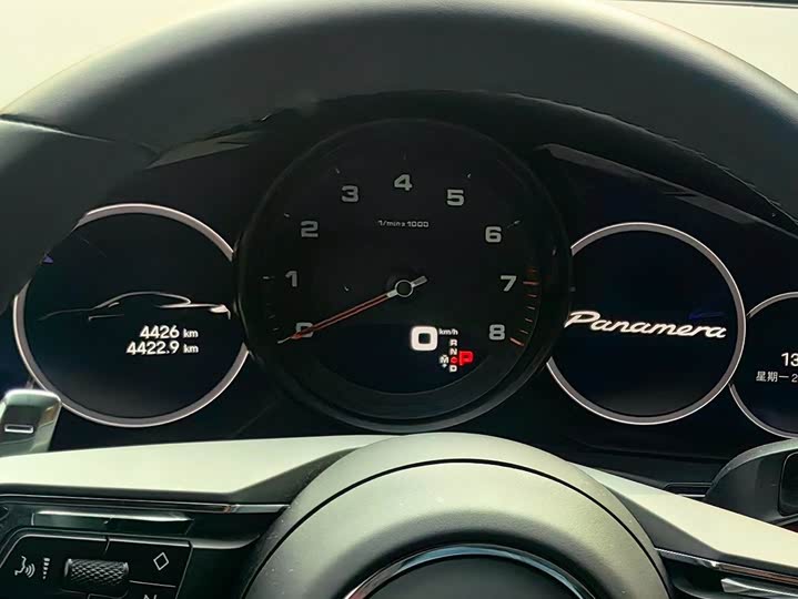 Фото 10 - Porsche Panamera