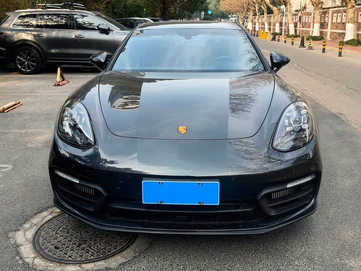 Фото 2 - Porsche Panamera