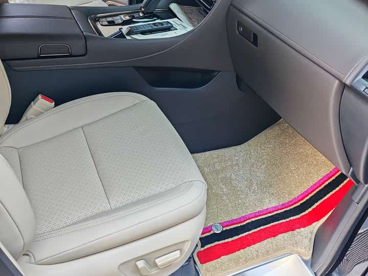 Photo 11 - Toyota Alphard