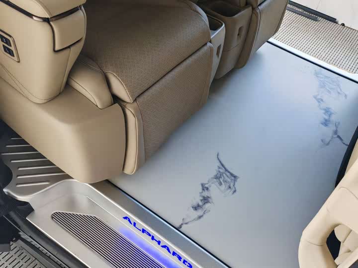 Photo 12 - Toyota Alphard