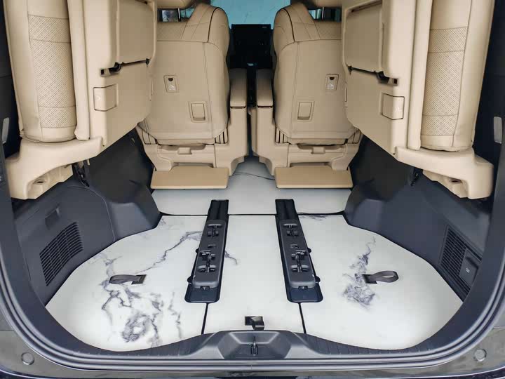 Photo 13 - Toyota Alphard