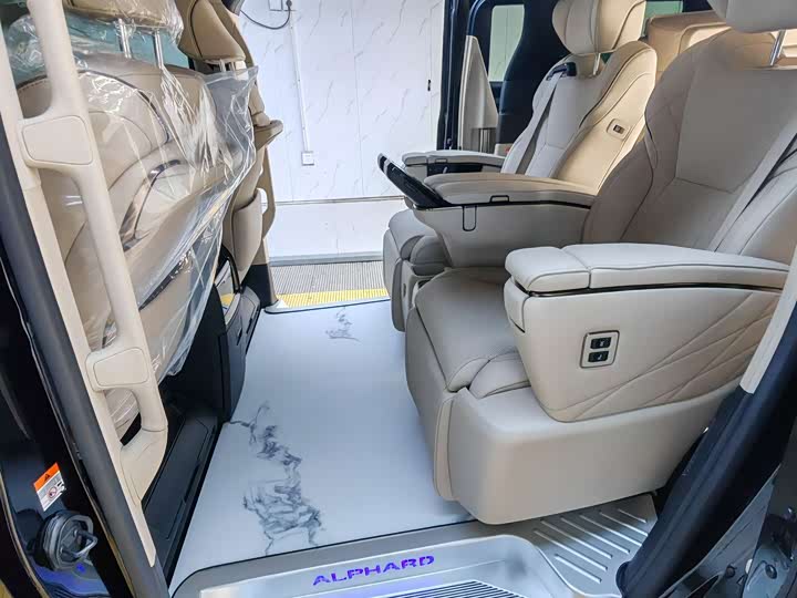 Photo 14 - Toyota Alphard