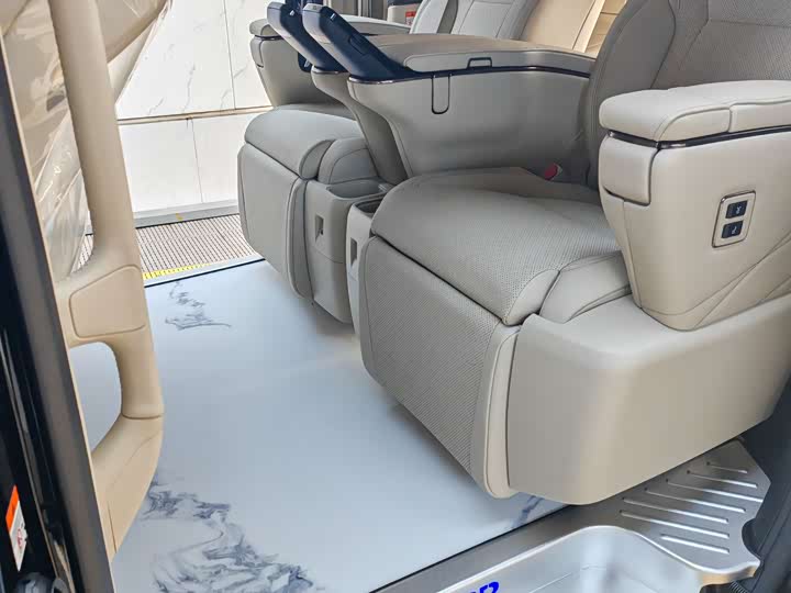 Photo 16 - Toyota Alphard