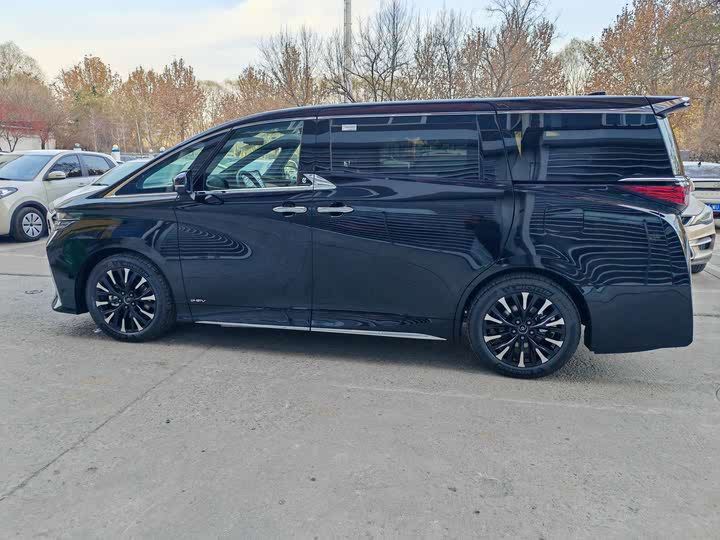 Photo 3 - Toyota Alphard