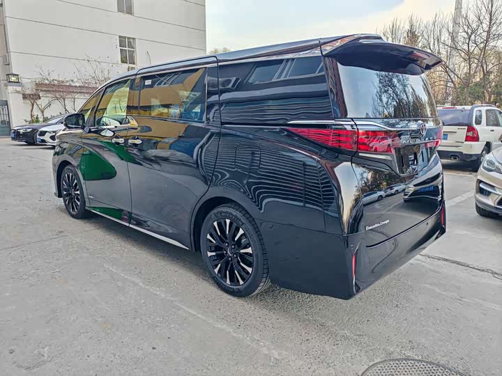 Photo 4 - Toyota Alphard