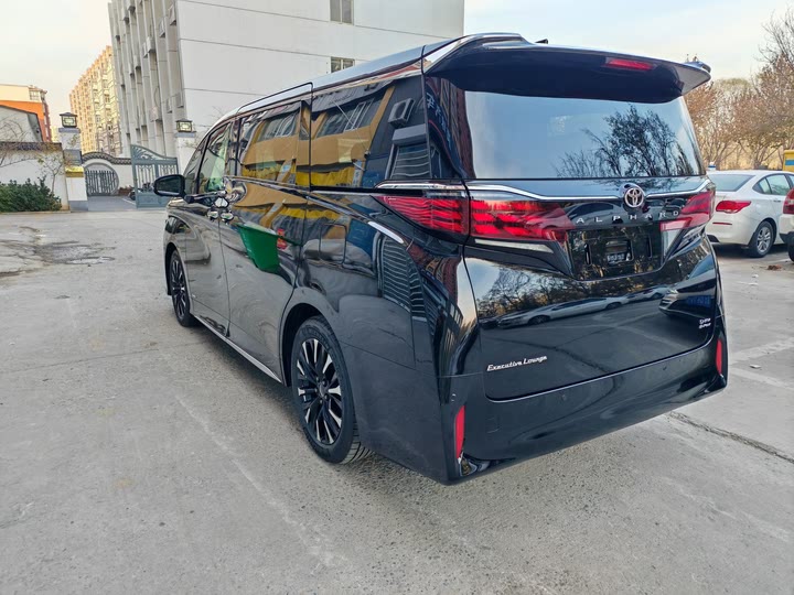 Photo 5 - Toyota Alphard
