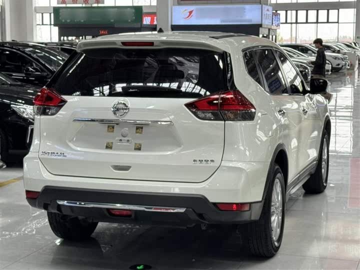 Фото 12 - Nissan X-Trail