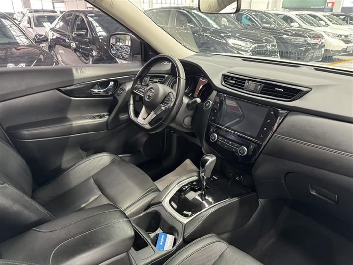 Фото 16 - Nissan X-Trail