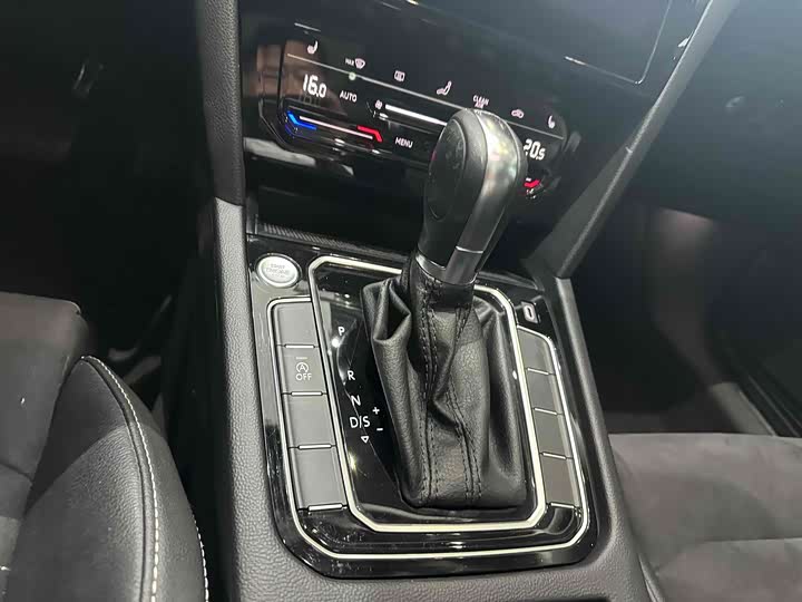 Фото 13 - Volkswagen Magotan