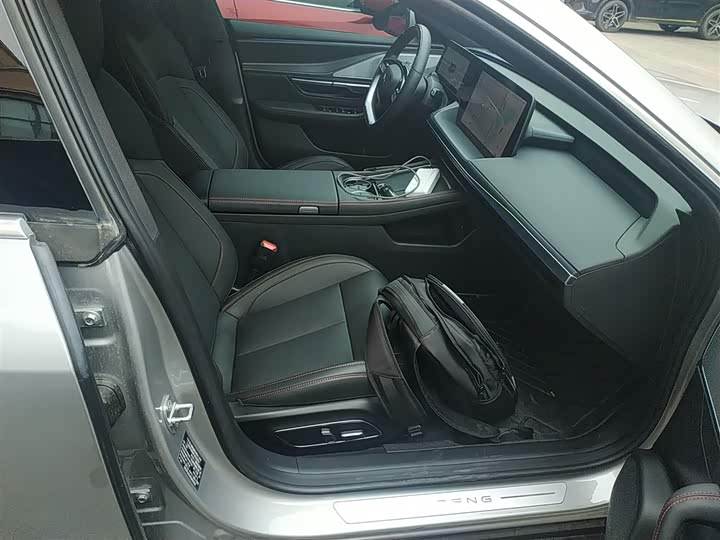 Фото 25 - XPeng P7