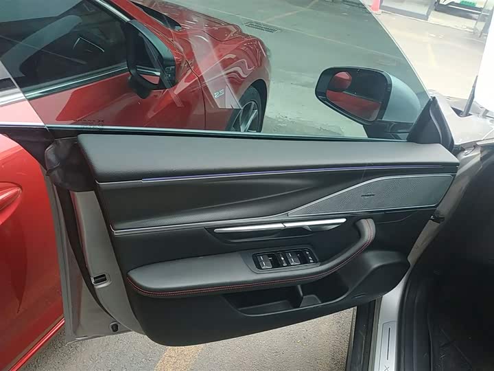 Фото 28 - XPeng P7