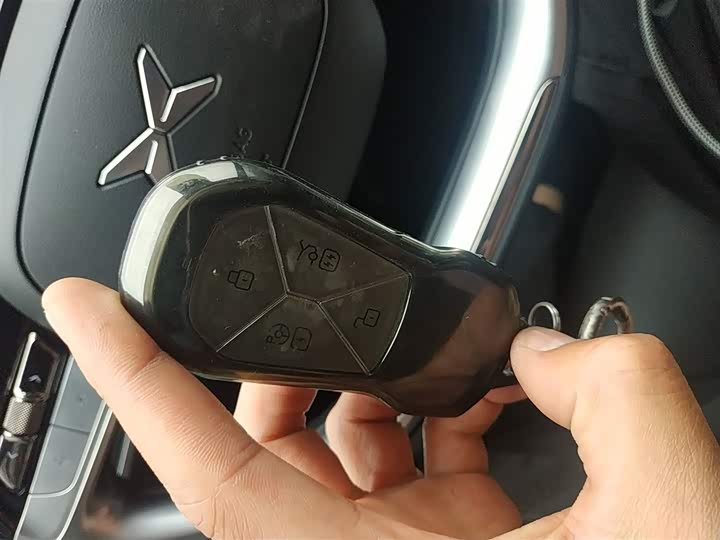 Фото 9 - XPeng P7