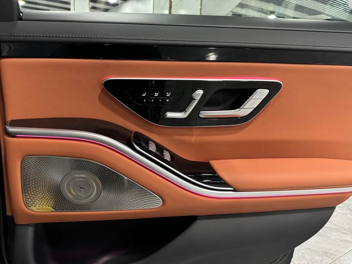 Фото 12 - Mercedes-Benz S-Class