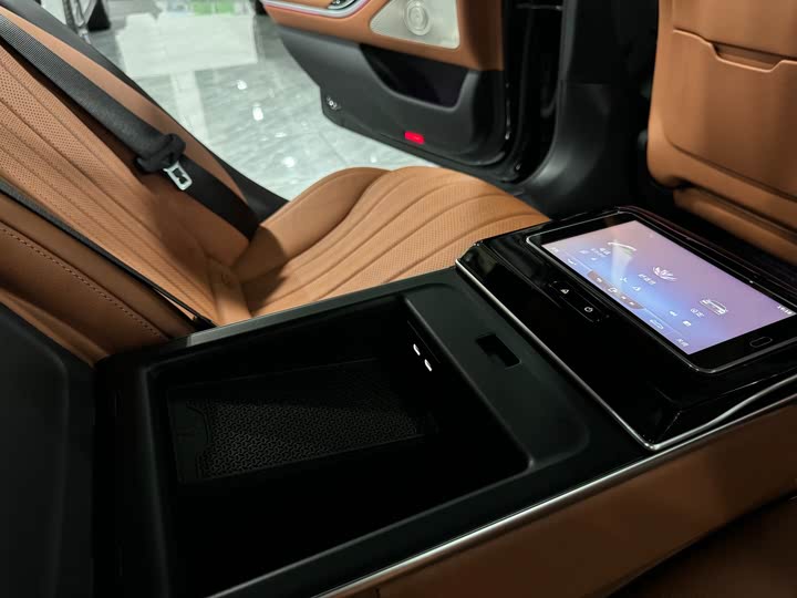 Фото 18 - Mercedes-Benz S-Class