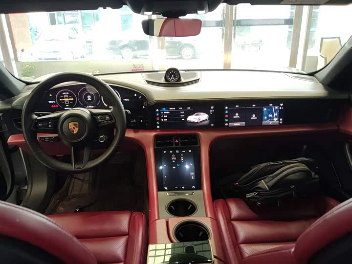 Фото 10 - Porsche Taycan
