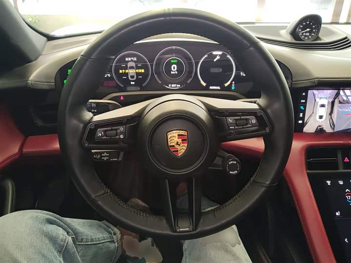 Фото 11 - Porsche Taycan