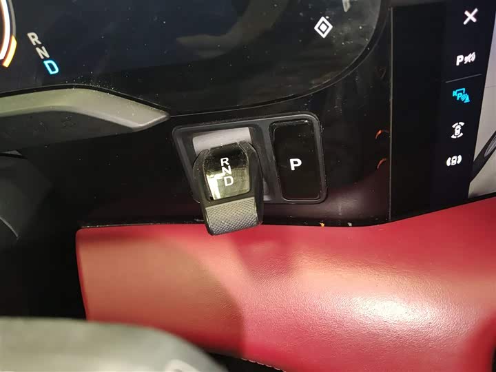 Фото 14 - Porsche Taycan