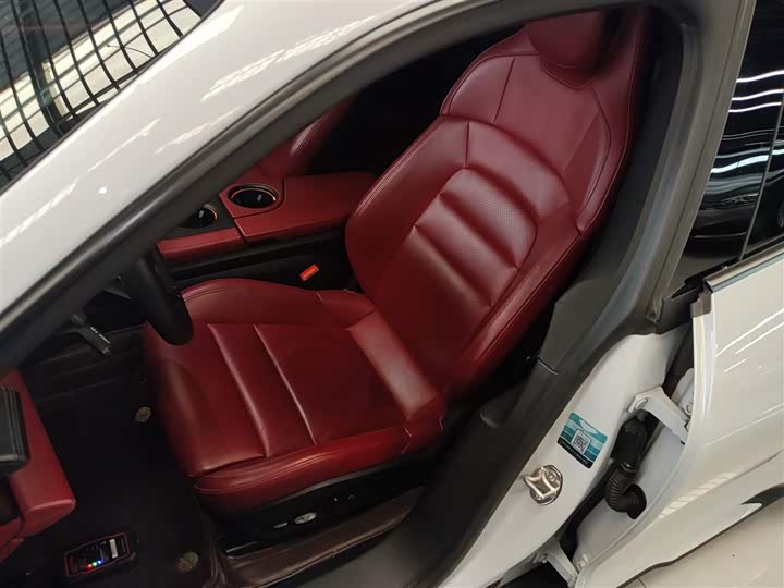 Фото 15 - Porsche Taycan