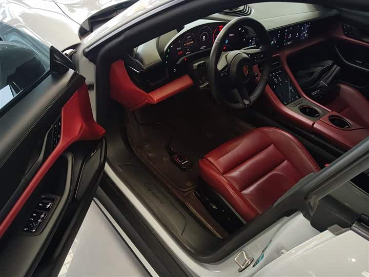 Фото 16 - Porsche Taycan