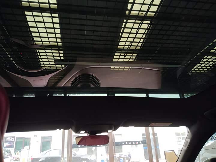 Фото 18 - Porsche Taycan