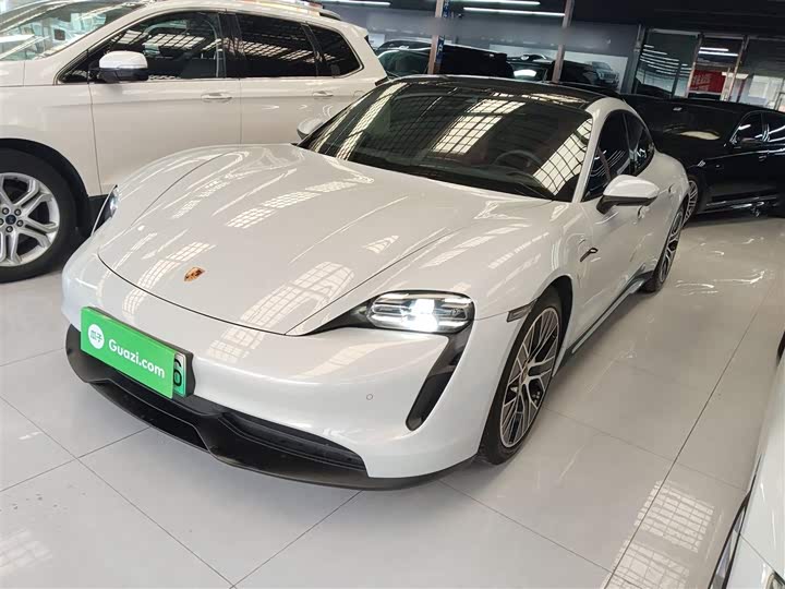 Фото 2 - Porsche Taycan