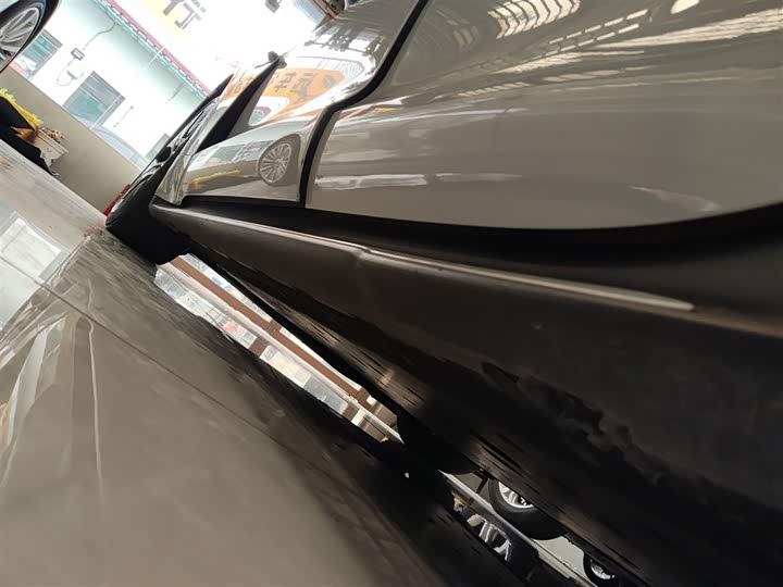 Фото 22 - Porsche Taycan