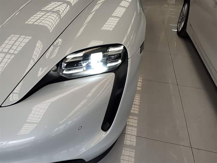 Фото 24 - Porsche Taycan