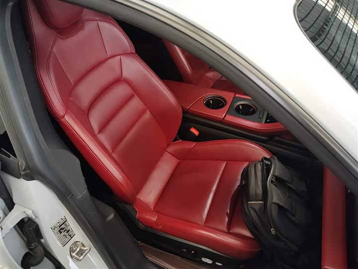 Фото 25 - Porsche Taycan