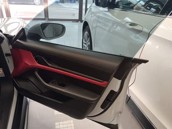 Фото 26 - Porsche Taycan