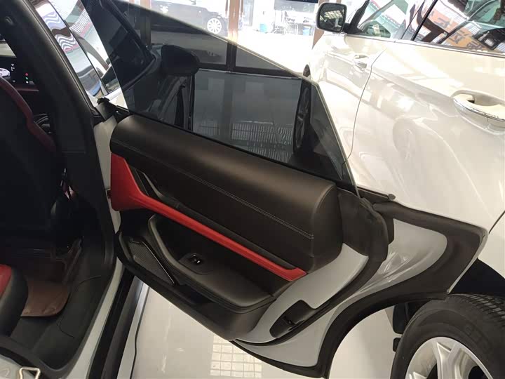 Фото 27 - Porsche Taycan