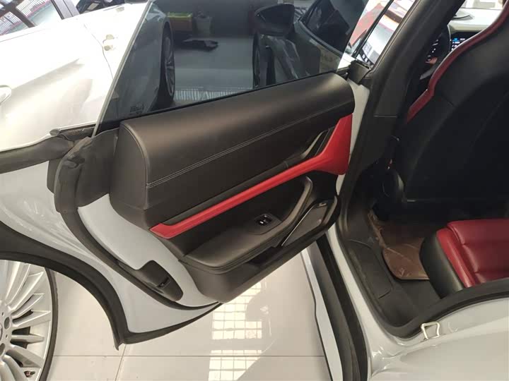 Фото 28 - Porsche Taycan