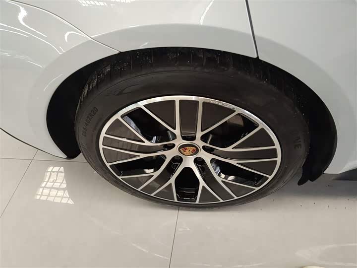 Фото 29 - Porsche Taycan