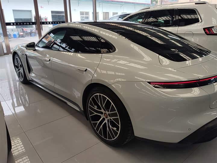 Фото 5 - Porsche Taycan