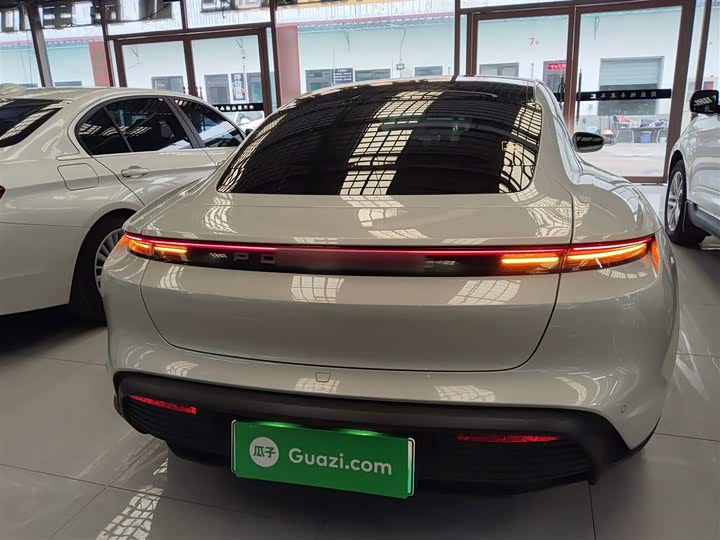 Фото 6 - Porsche Taycan