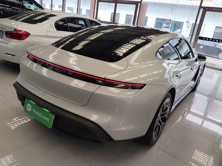 Фото 7 - Porsche Taycan