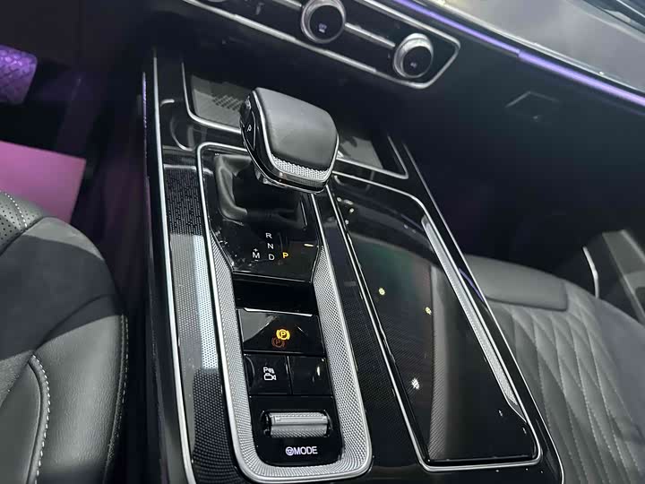 Фото 13 - Hongqi HS5