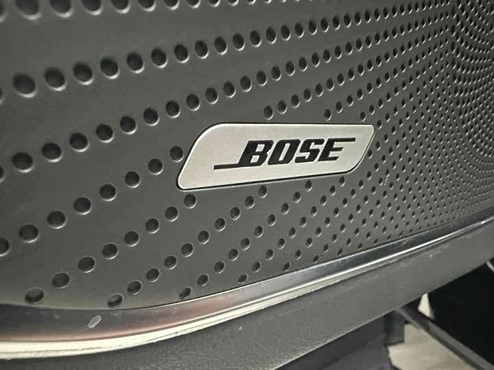 Фото 15 - Hongqi HS5