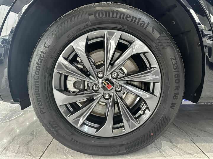 Фото 17 - Hongqi HS5