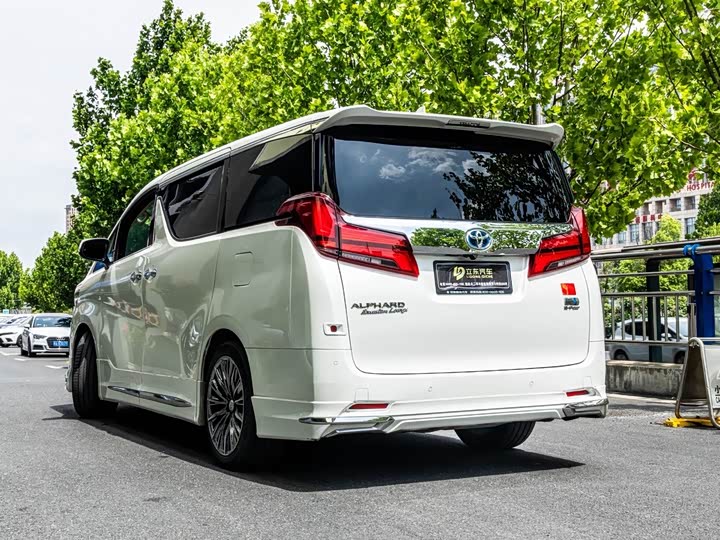 Фото 12 - Toyota Alphard