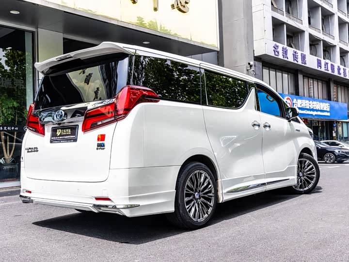 Фото 13 - Toyota Alphard