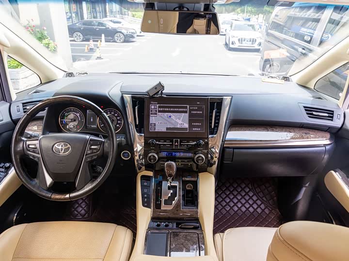 Фото 3 - Toyota Alphard