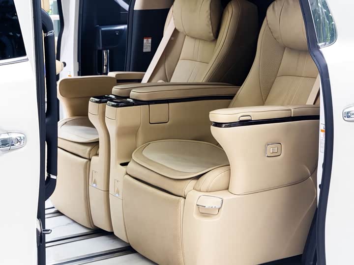 Фото 9 - Toyota Alphard