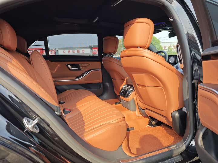 Фото 12 - Mercedes-Benz S-Class