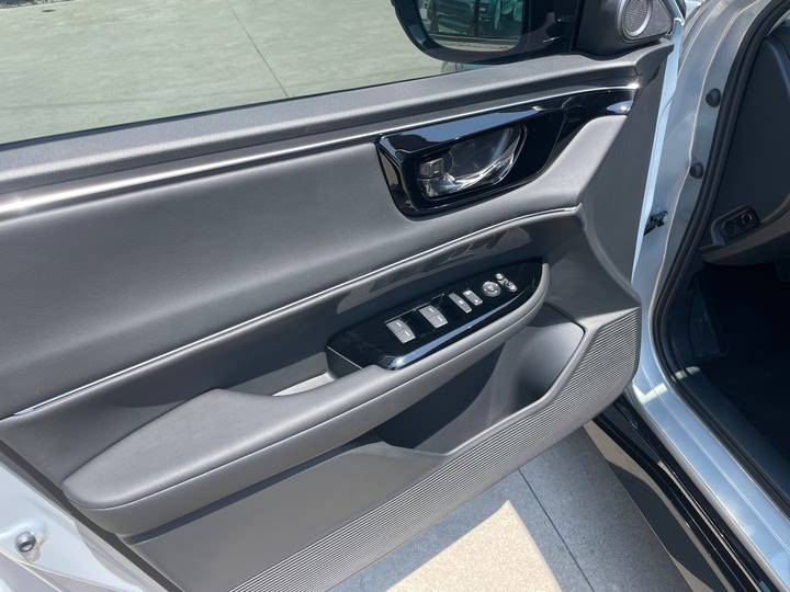 Фото 10 - Honda e:NP2