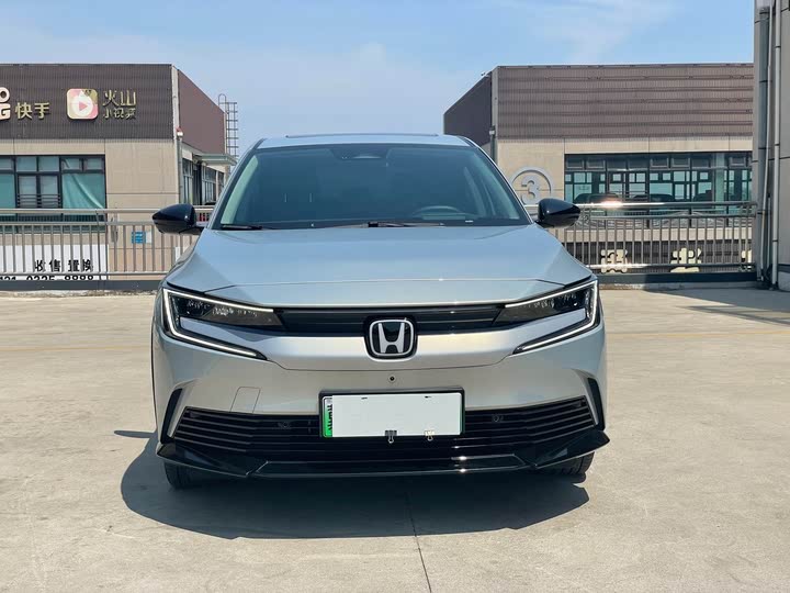 Фото 2 - Honda e:NP2