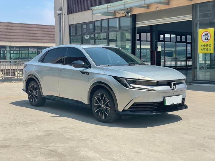 Фото 3 - Honda e:NP2