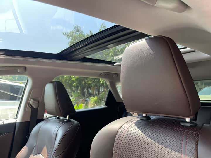 Фото 11 - Lexus RX