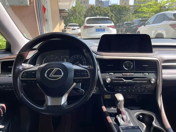 Фото 6 - Lexus RX