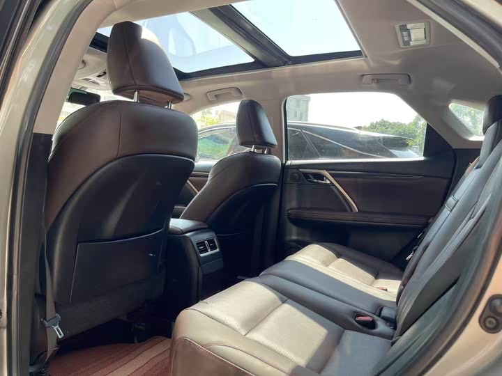 Фото 7 - Lexus RX